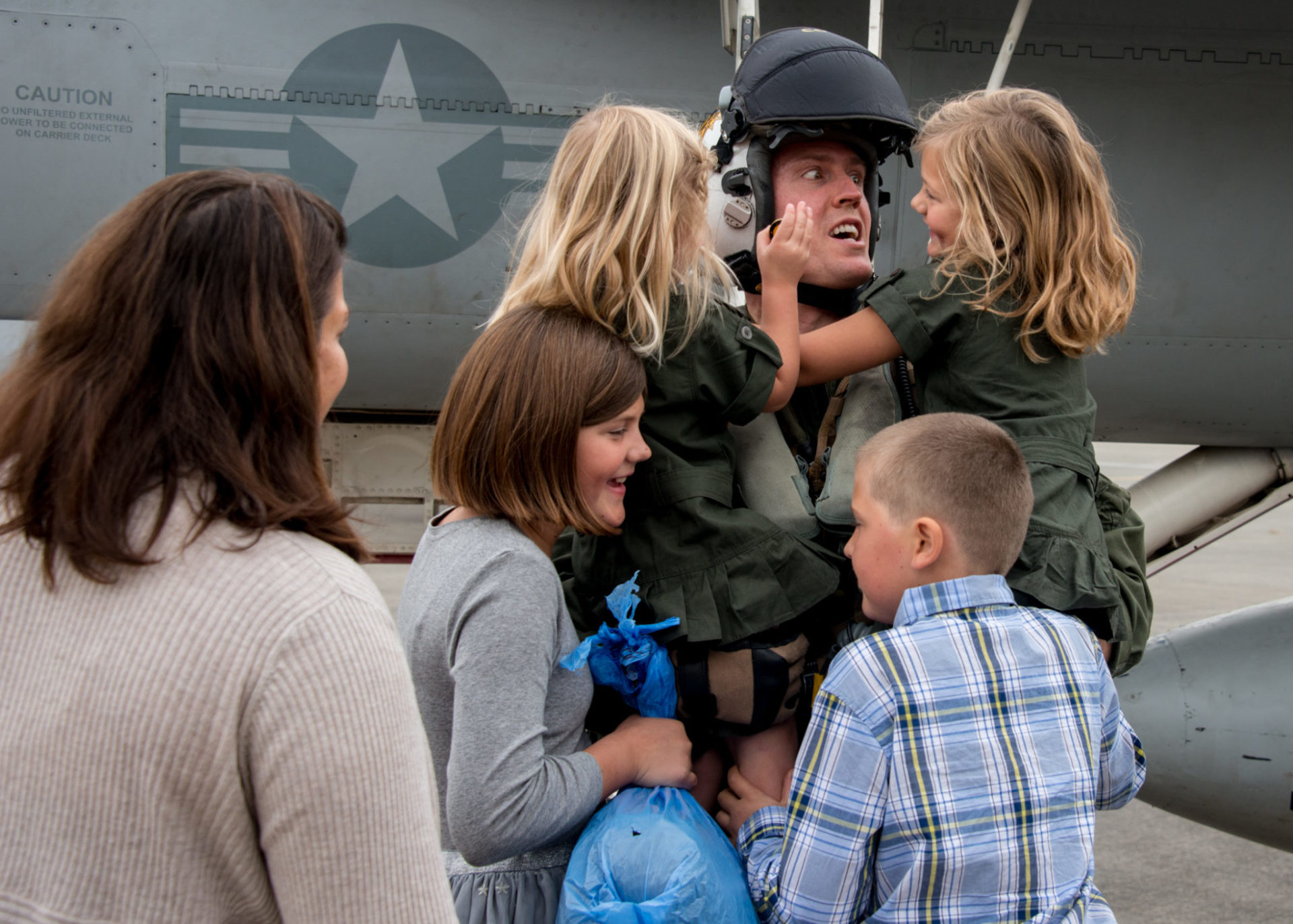 Strike Fighter Squadron (VFA) 27 Commanding Officer Cmdr. Daniel Cochran, from Kent, Wash., is greeted by family members as he returns to Naval Air Facility Atsugi from a patrol embarked aboard the Nimitz-class aircraft carrier USS Ronald Reagan (CVN 76).