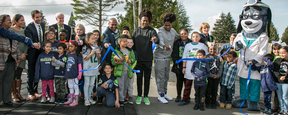 Seahawks’ Griffin twins dedicate new playground equipment in Kent