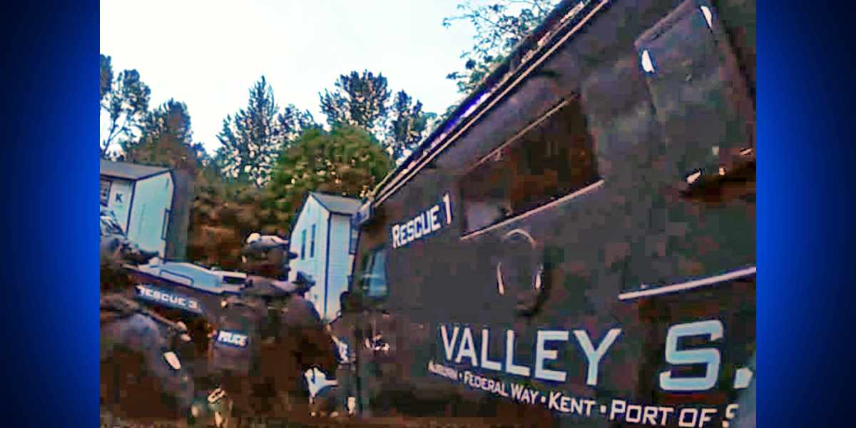 Valley SWAT takes armed robbery suspect into custody after Kent ...