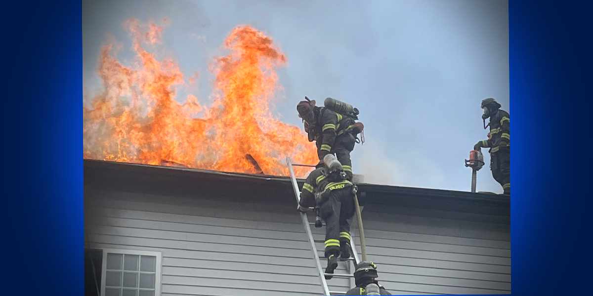 Two residents, three pets rescued from Kent balcony during Wednesday morning apartment fire